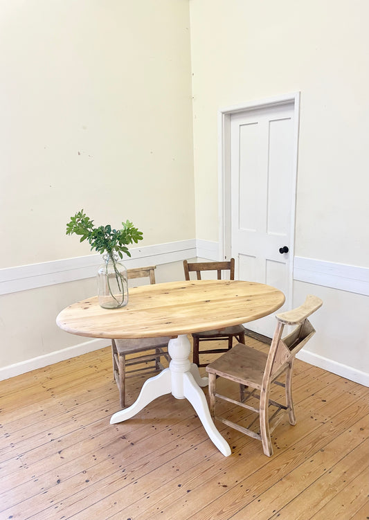 'Matilda' Oval Pine Farmhouse Style Dining Table